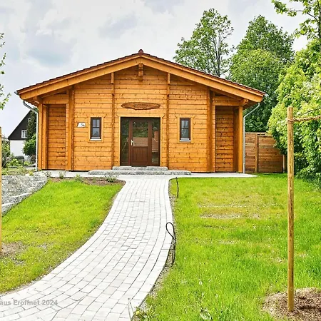 Doppelhaushaelfte In Ferienhaus *